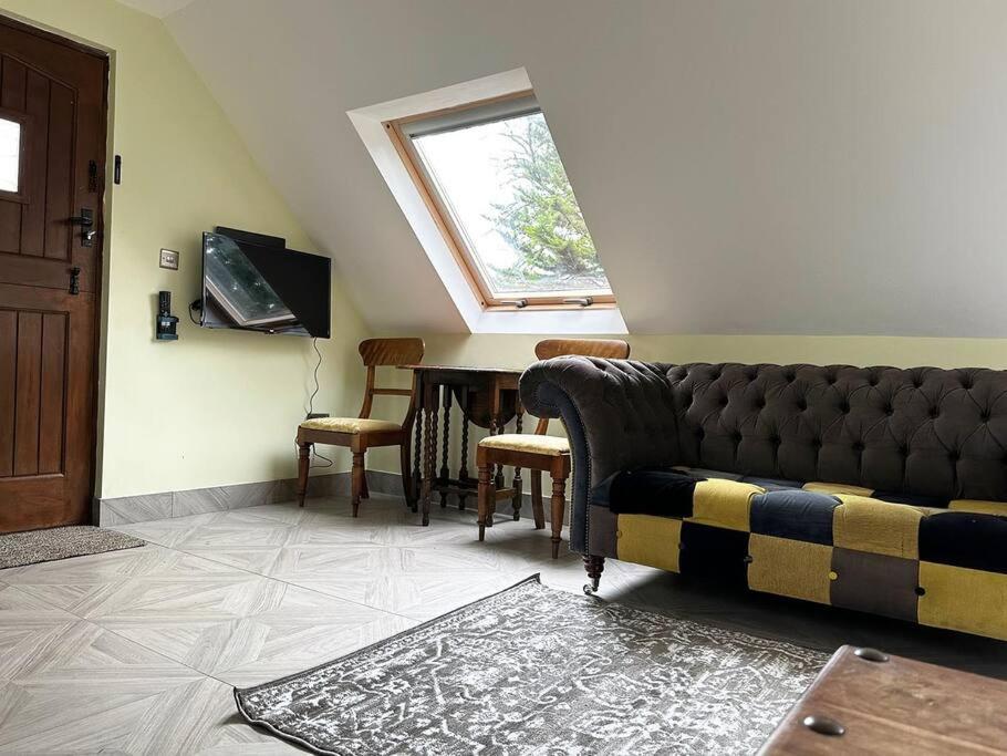 Forest Gated Parking On 2 Acres Garden Apartment