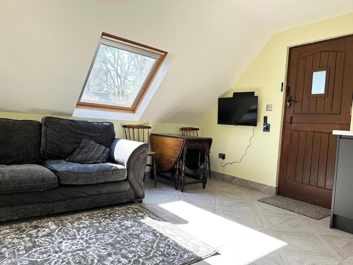 Forest Gated Parking On 2 Acres Garden Apartment *